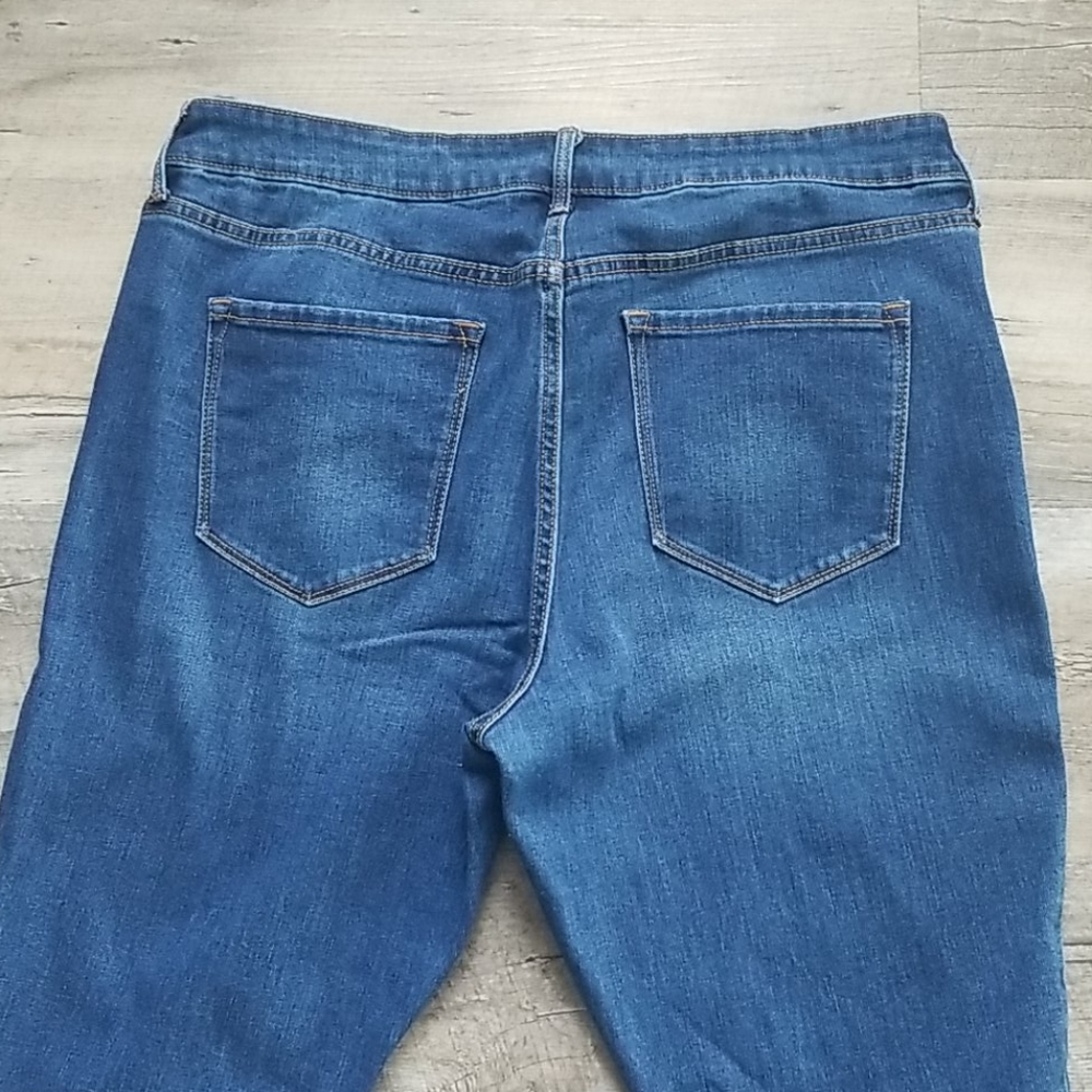 Old Navy Kicker Boot-Cut size 14 Short